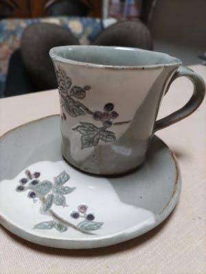 真紀さんが陶芸教室で作ったコーヒーカップ